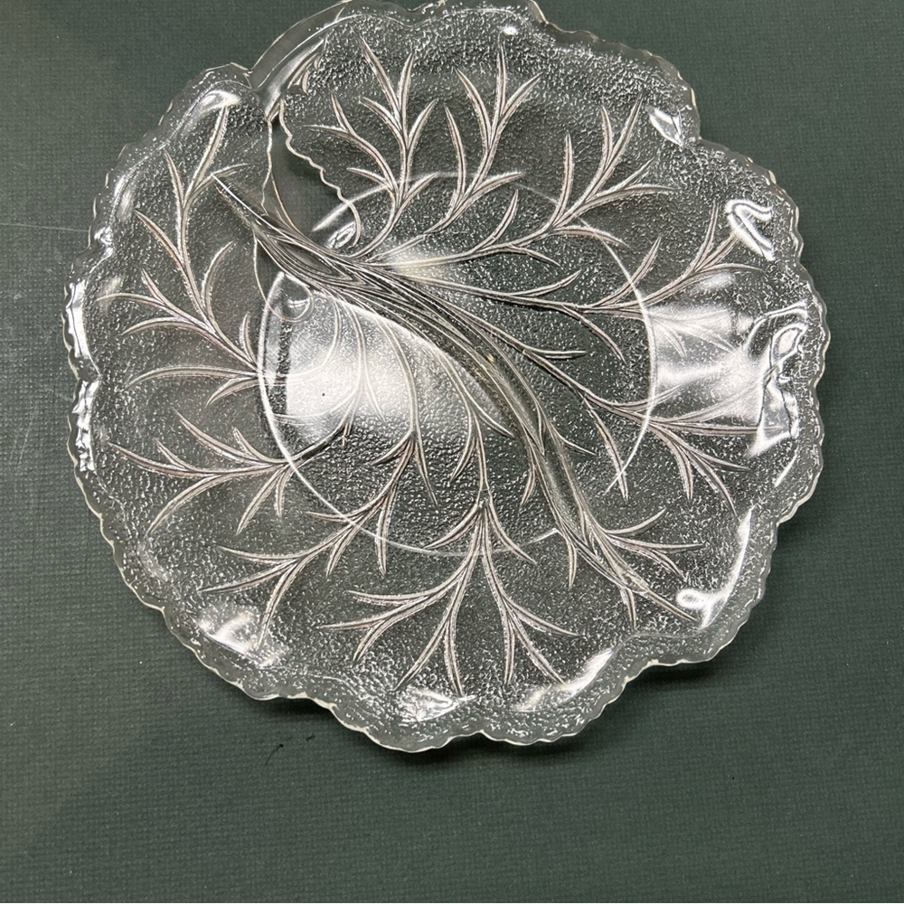 Indiana Glass Pebble Leaf
Clear Frosted Divided 10” Relish dish entertaining
